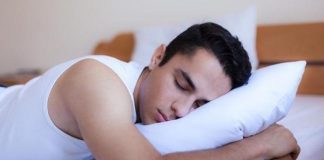 ਰਾਤ ਨੂੰ ਚੰਗੀ ਨੀਂਦ ਸੌਣੈ ਤਾਂ ਭੁੱਲ ਕੇ ਵੀ ਨਾ ਖਾਓ ਇਹ ਚੀਜ਼ਾਂ