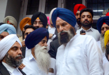 DM ਗਗਨਦੀਪ ਰੰਧਾਵਾ ਦੇ ਘਰ ਪਹੁੰਚੇ ਮਜੀਠੀਆ, CBI ਜਾਂਚ ਨਾਲ ਹੀ ਮਿਲੇਗਾ ਇਨਸਾਫ